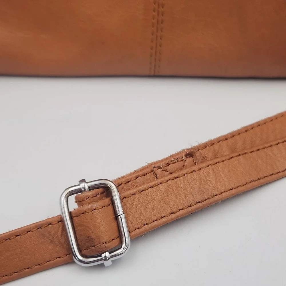 G.H. Bass & Co Brown Leather Crossbody‎ Bag Zip Top Small